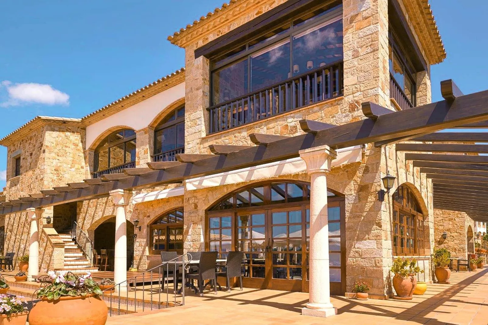 Hapi Mas Nou 1/2/4 - Exterior in summer