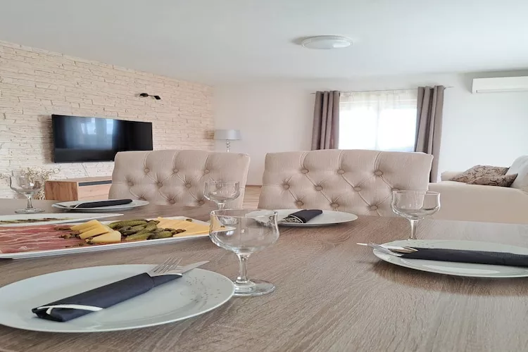 Holiday Home Gabi - Three Bedroom Holiday Home with Terrace and Swimming pool - Esszimmer