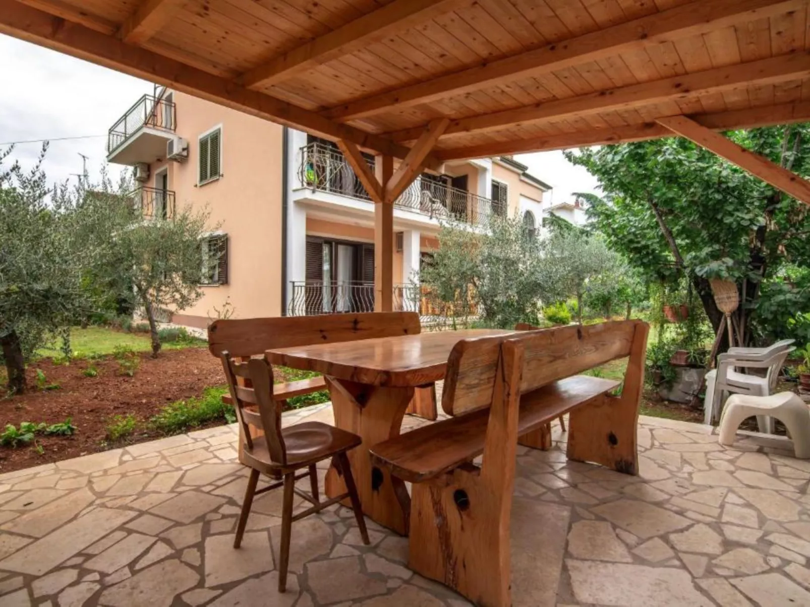 Vera Savic - Outside