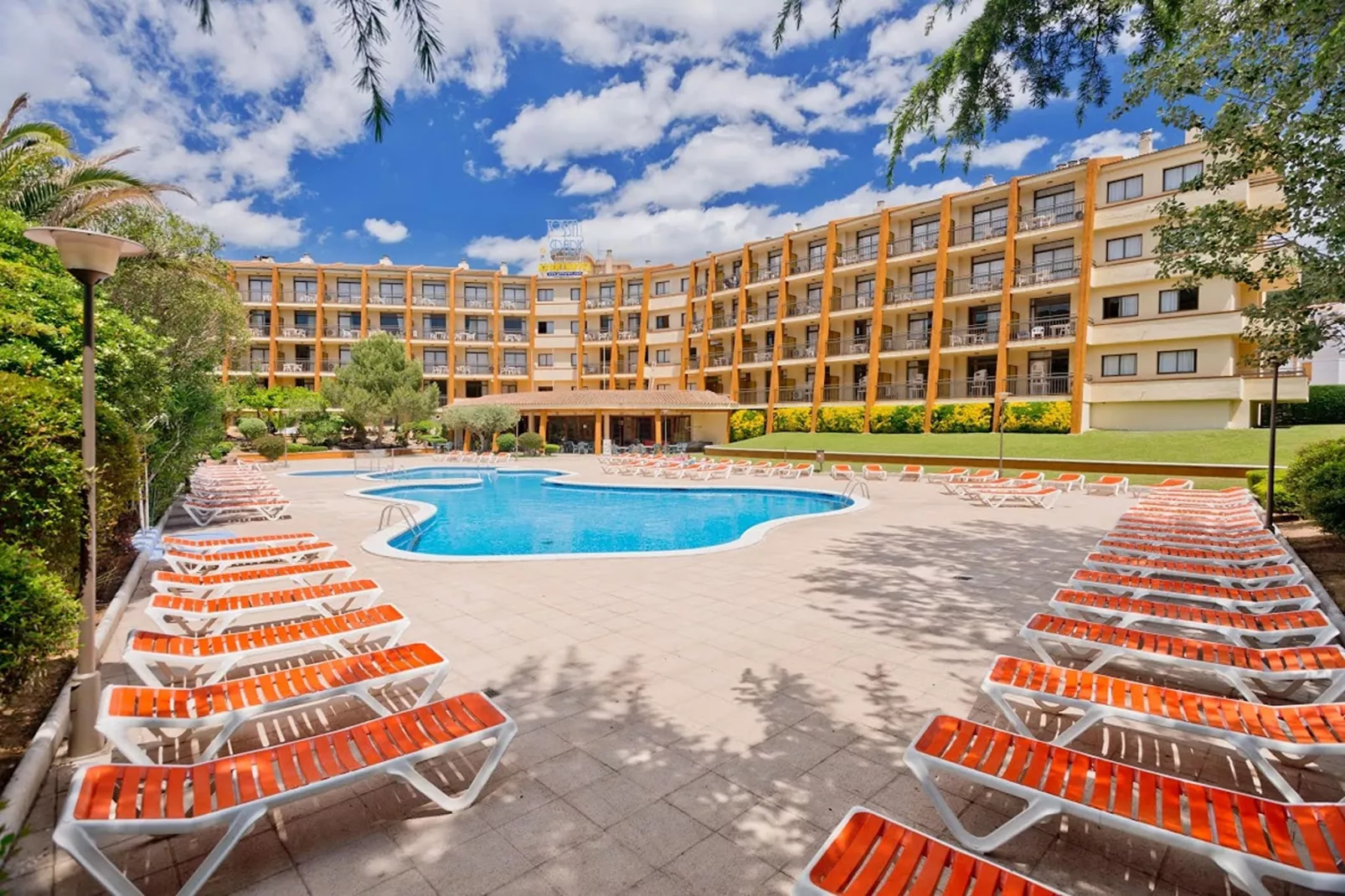 Tossa Apartment 3/2/4 - Exterior in summer