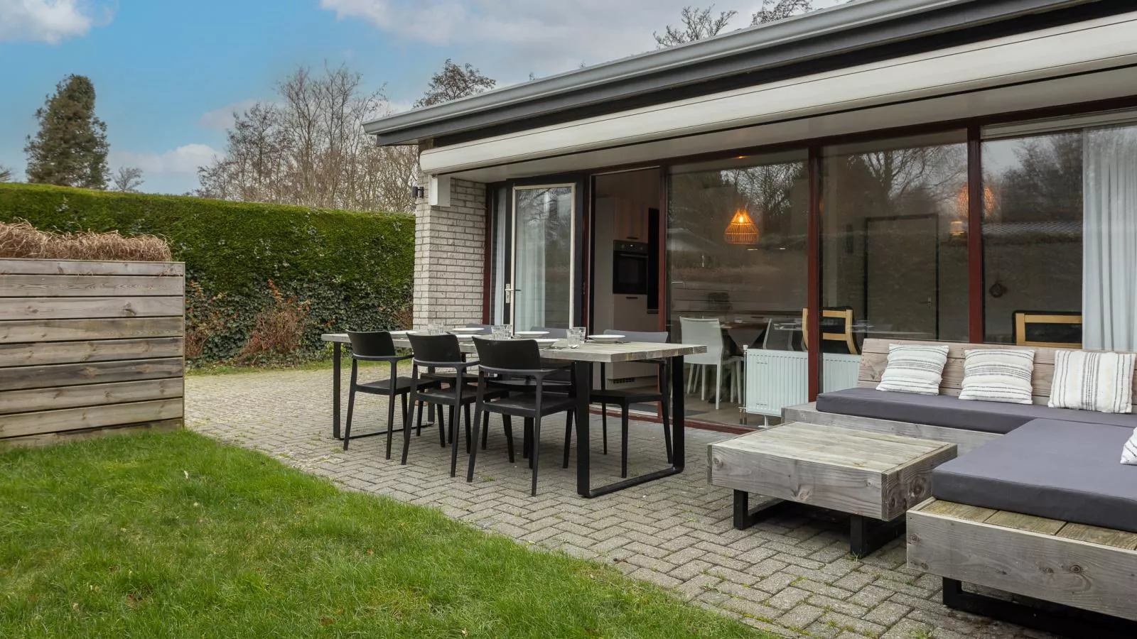 Zeeuwse Tuinvilla - Gardens in summer