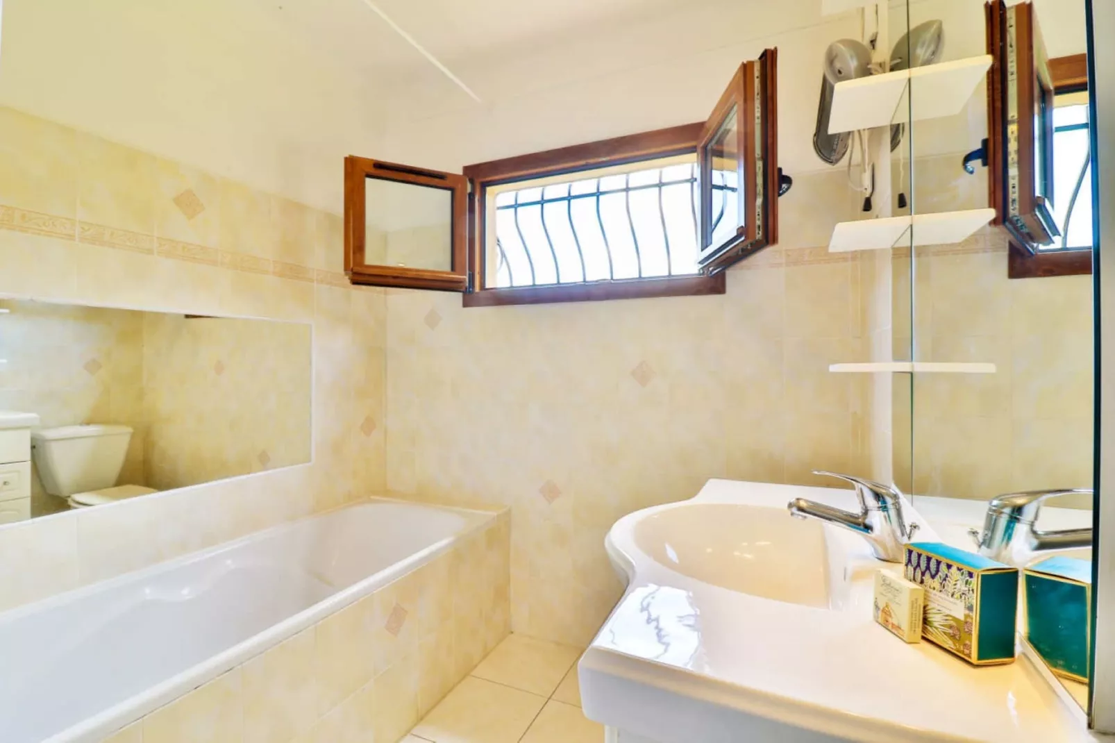 Noelie rez de jardin - Salle de bain