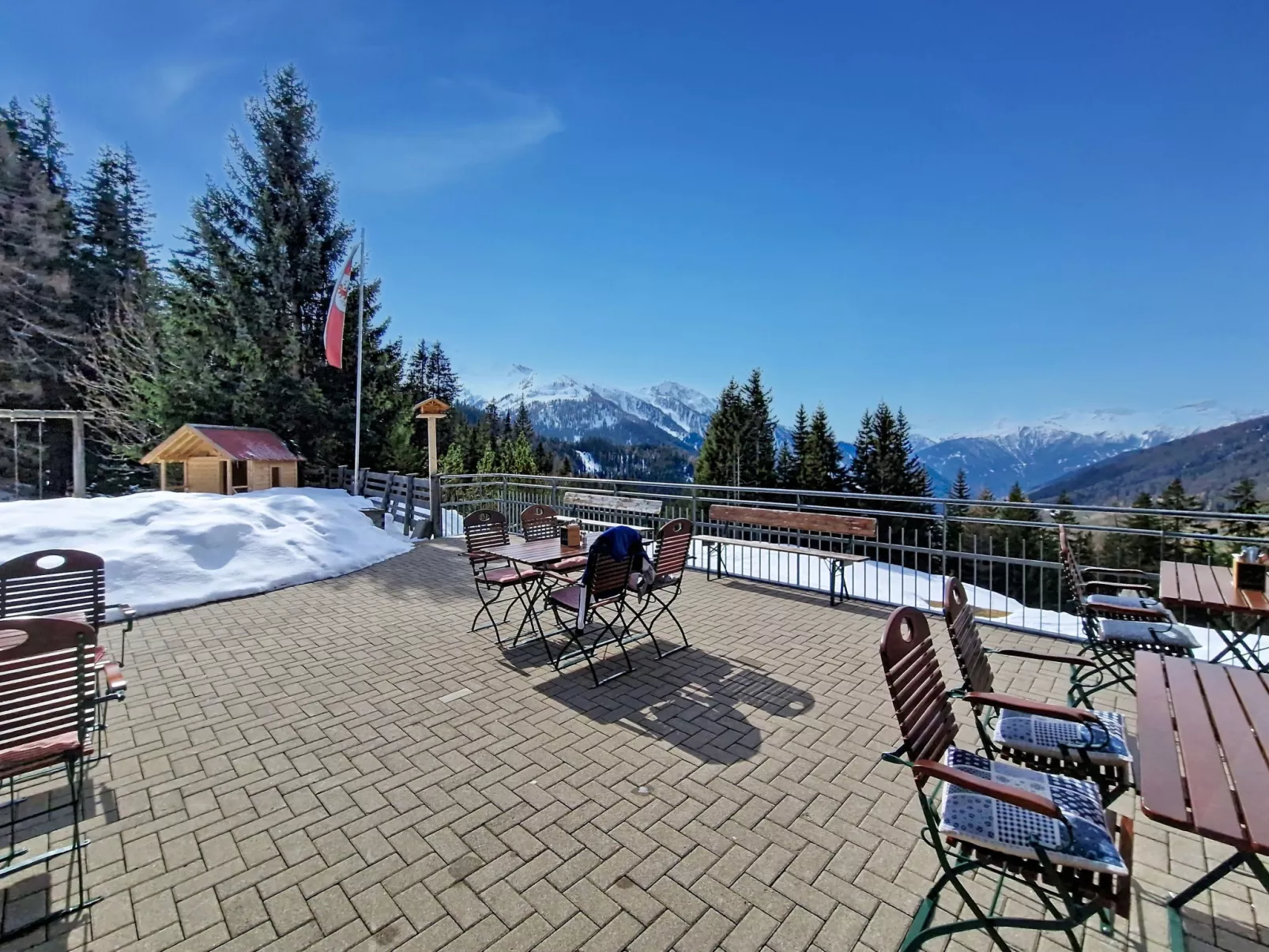 Naviser Hütte - Inside