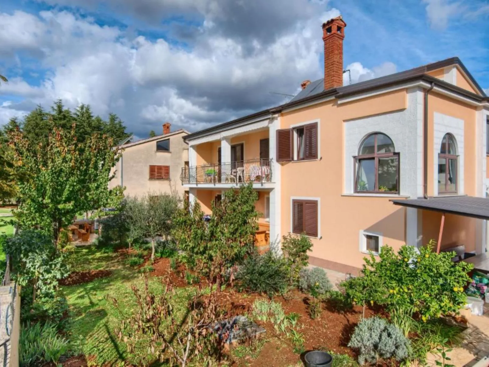 Vera Savic - Outside