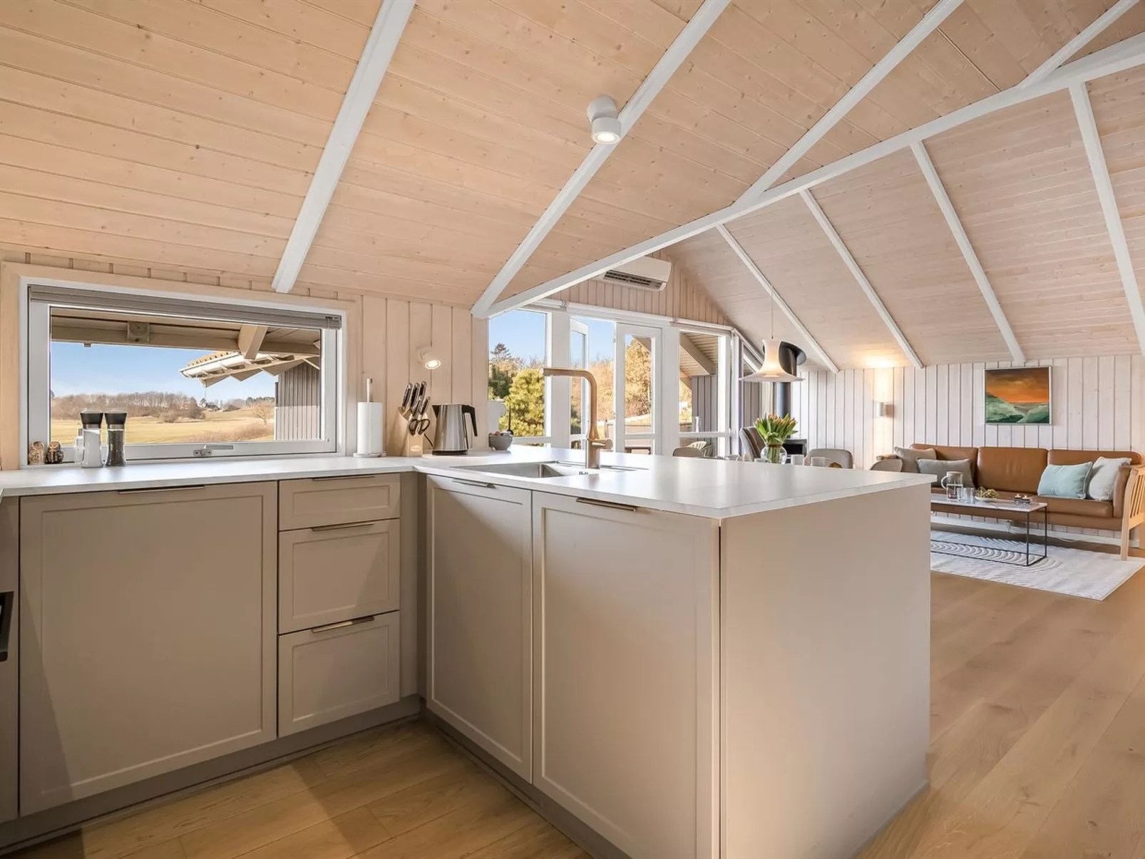 "Caranus" - 120m from the sea - Inside