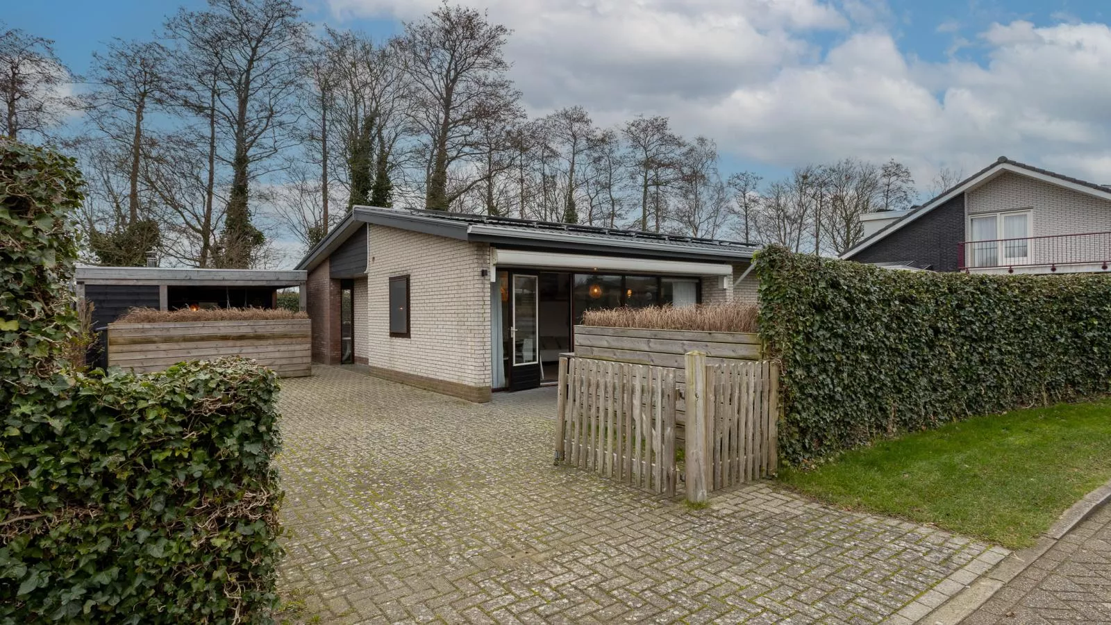 Zeeuwse Tuinvilla - Exterior in summer