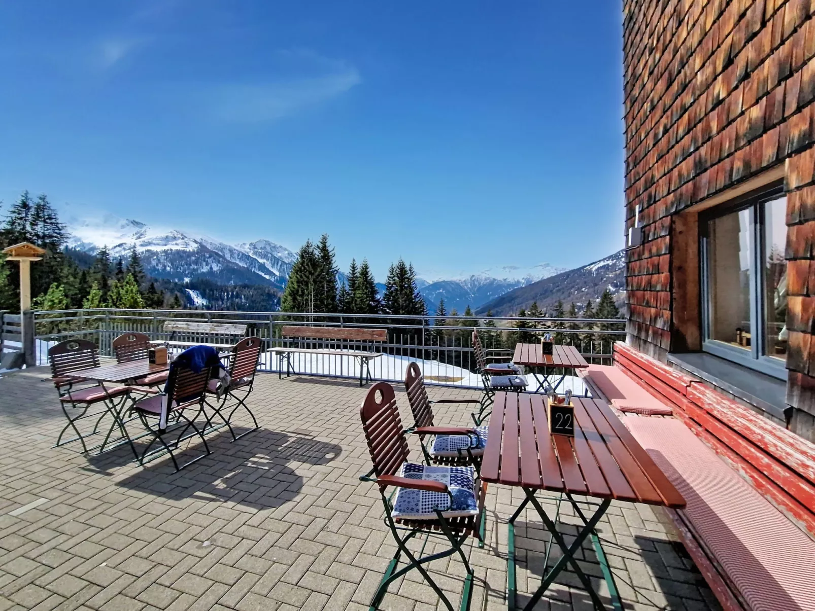 Naviser Hütte - Inside