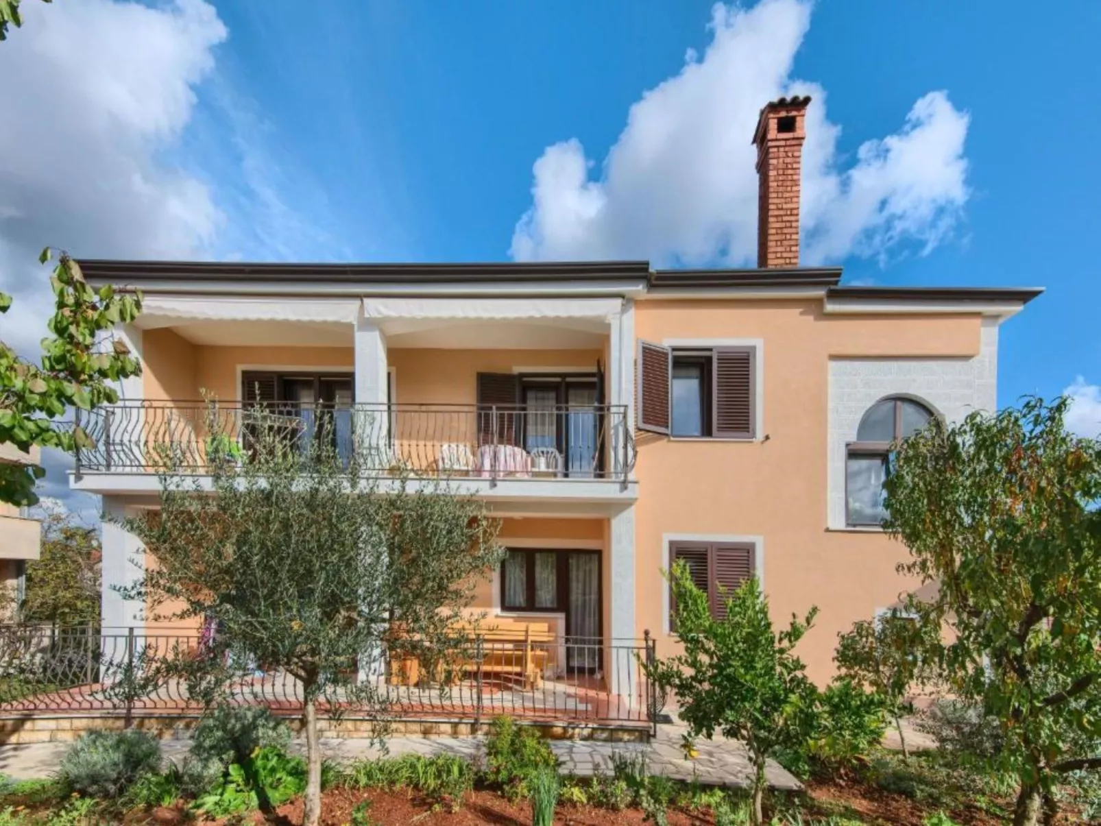 Vera Savic - Outside