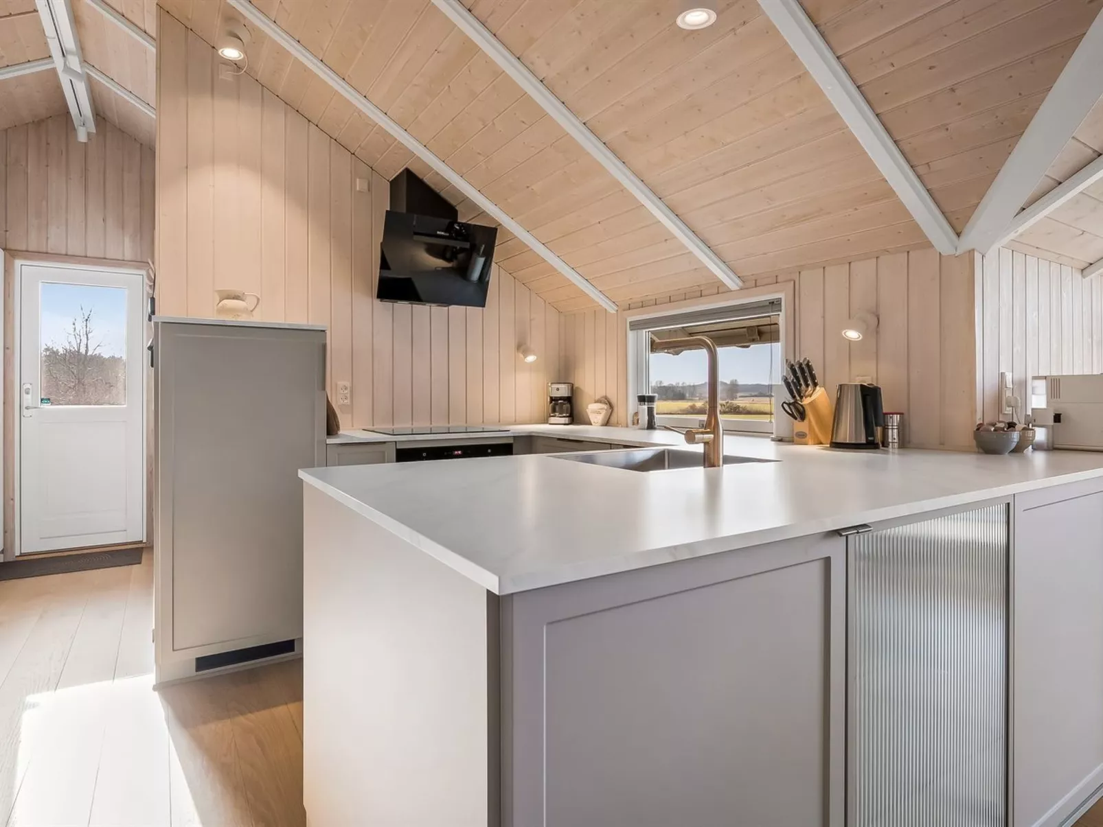 "Caranus" - 120m from the sea - Inside