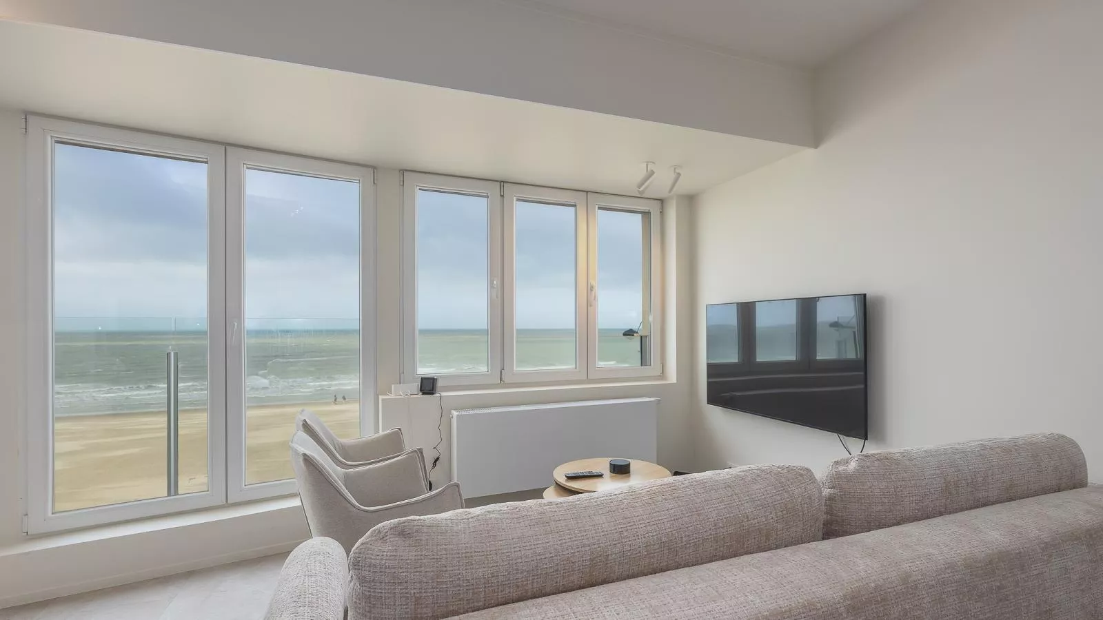 Bel Air - 0201  box 15 - Living room