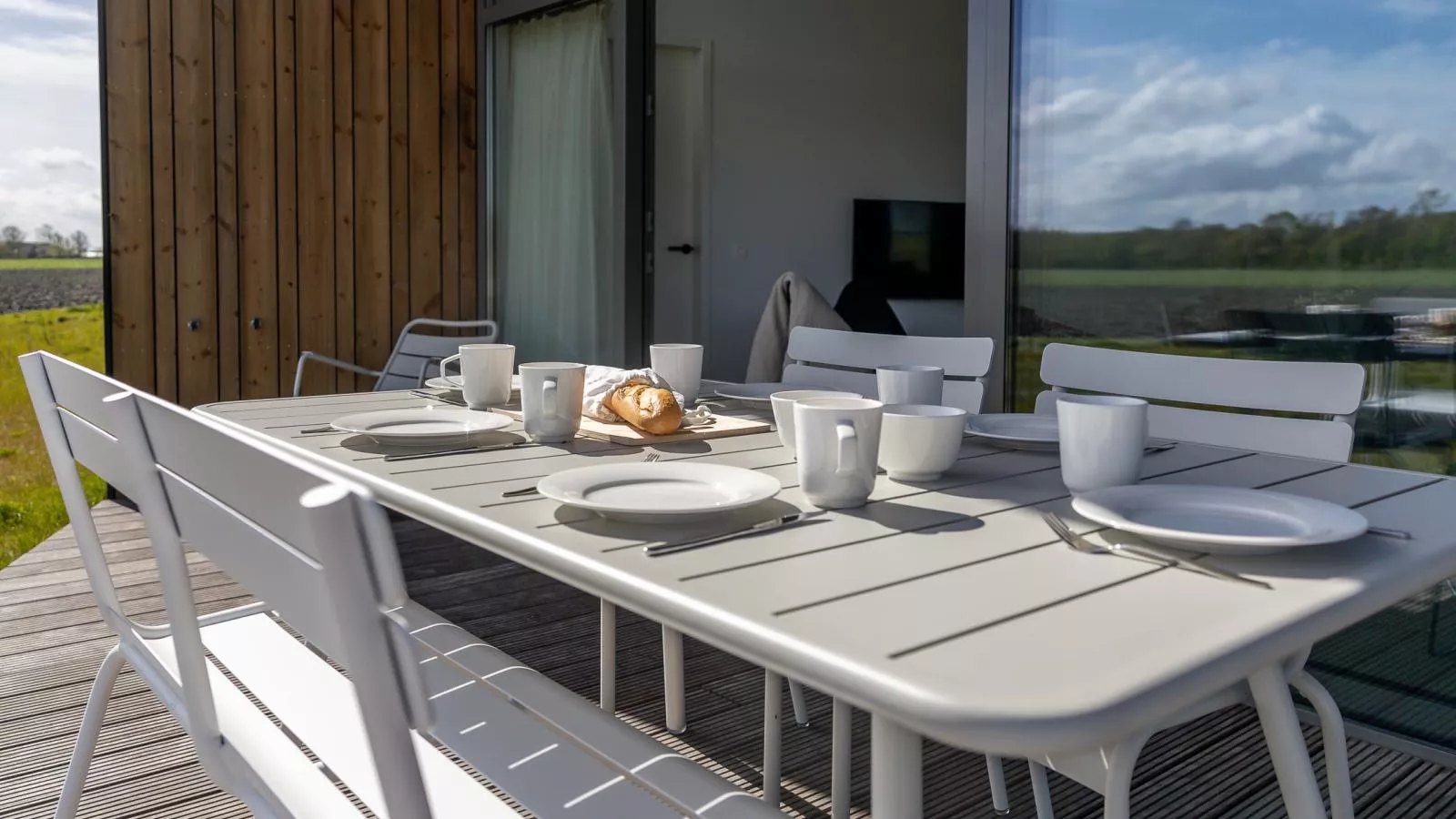 Natuurhuis Oeverzicht - Gardens in summer