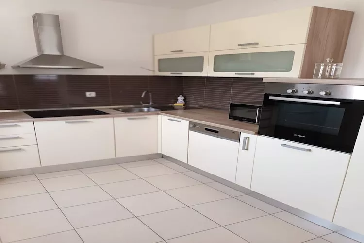 Holiday Home Gabi - Three Bedroom Holiday Home with Terrace and Swimming pool - Küche