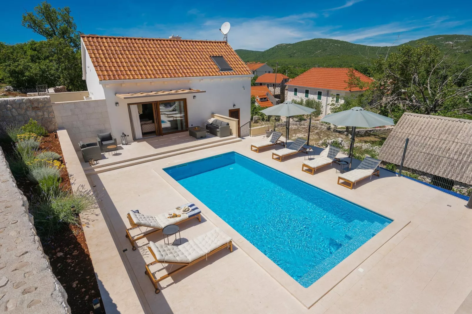 Serenity Retreat Villa - Swimming pool