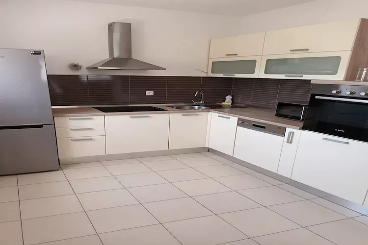 Holiday Home Gabi - Three Bedroom Holiday Home with Terrace and Swimming pool - Küche