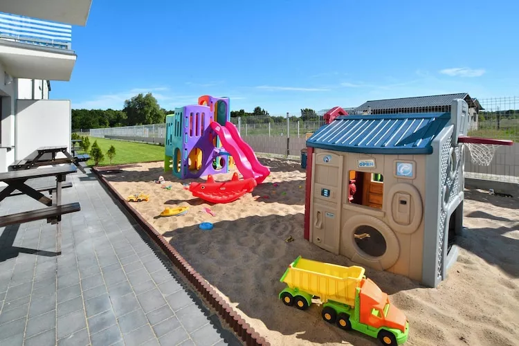 Domy wakacyjne z basenem letnim dla max 4 osób Jarosławiec - Gardens in summer