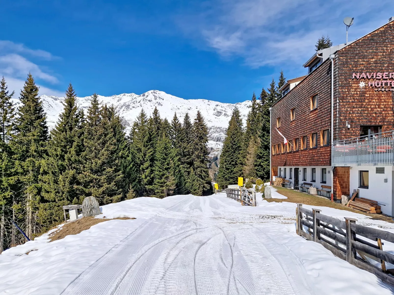 Naviser Hütte - Outside