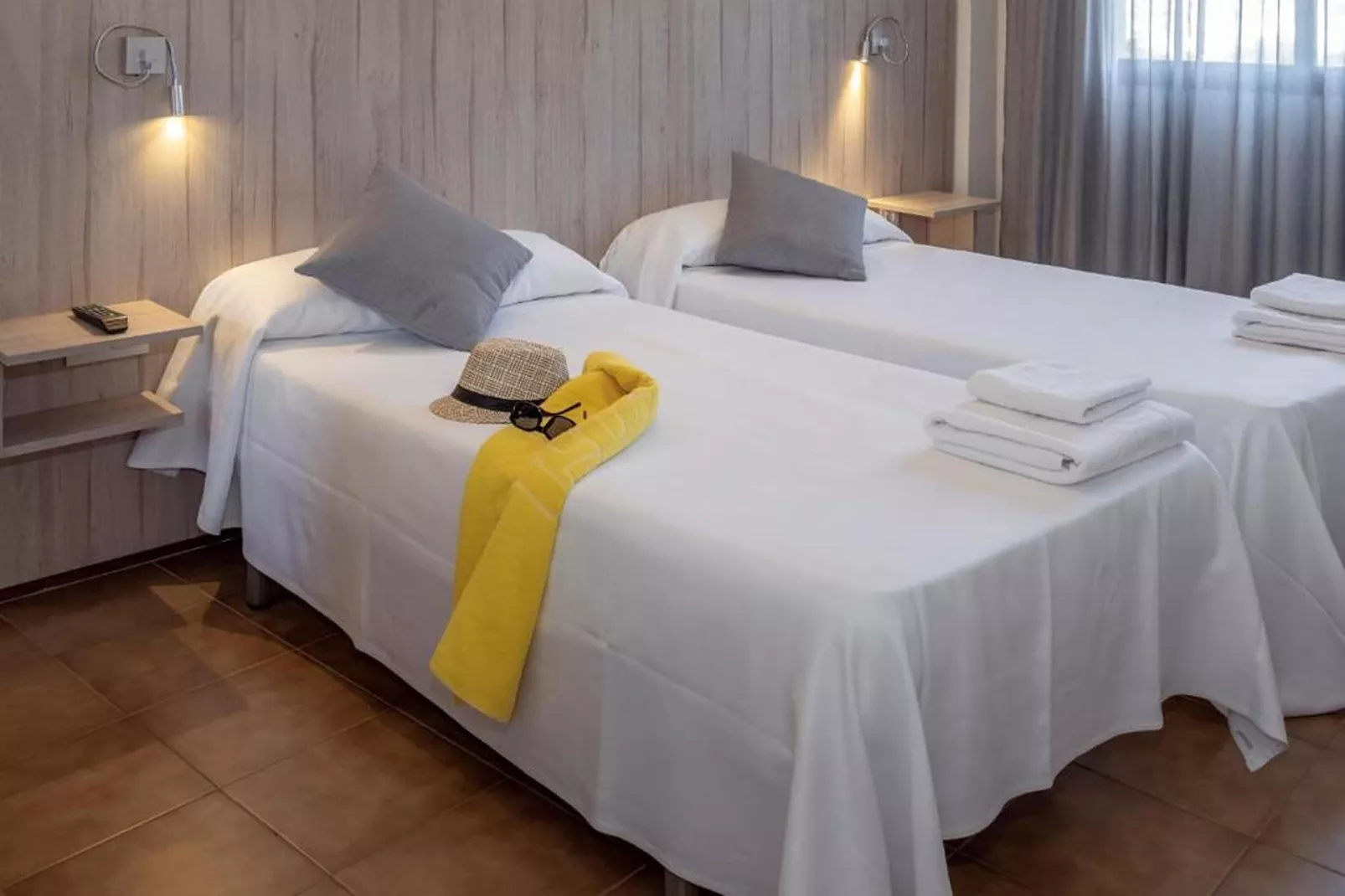 Tossa Apartment 3/2/4 - Bedroom