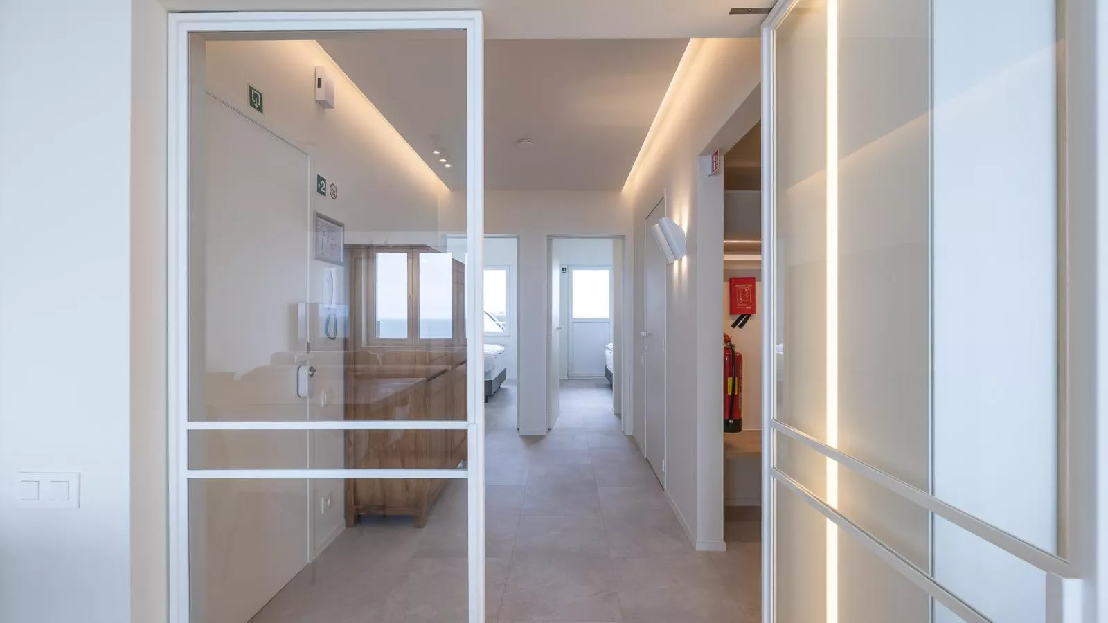 Bel Air - 0201  box 15 - Indoor