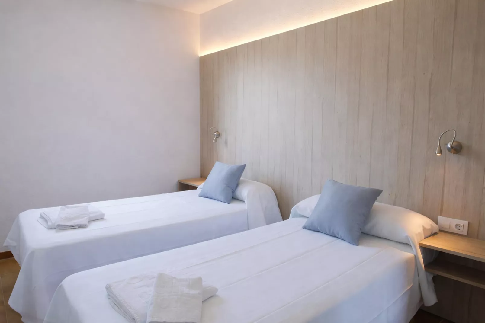 Tossa Apartment 3/2/4 - Bedroom