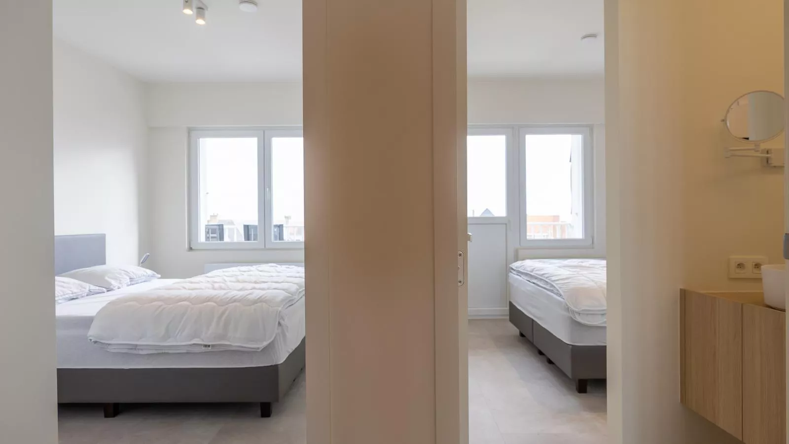 Bel Air - 0201  box 15 - Indoor