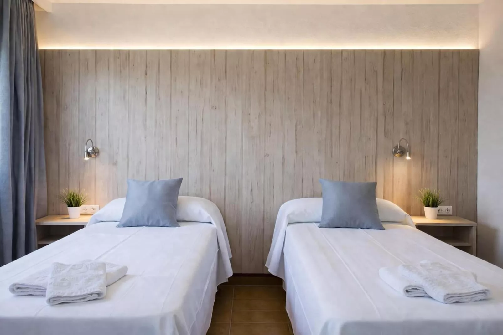 Tossa Apartment 4/2/4 - Bedroom