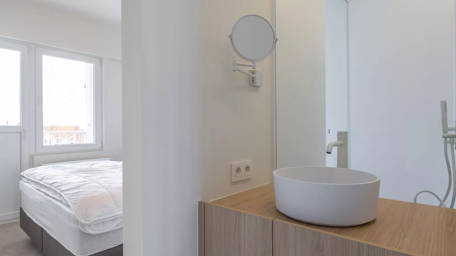 Bel Air - 0201  box 15 - Indoor