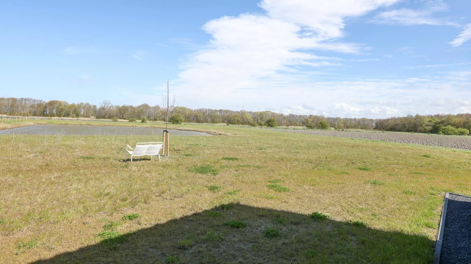 Natuurhuis Oeverzicht - Gardens in summer