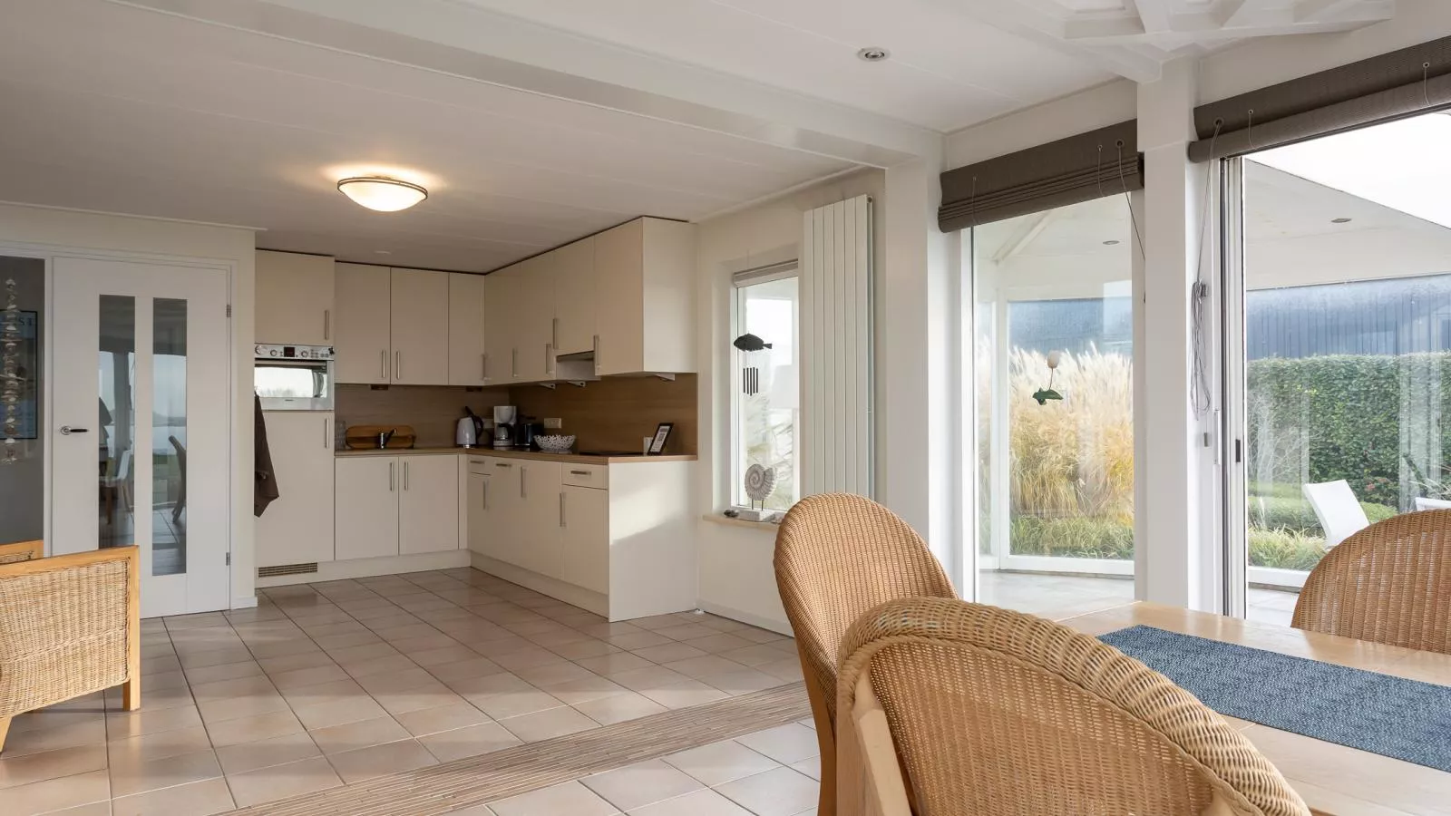 Veerse Meer Natuurvilla - Kitchen