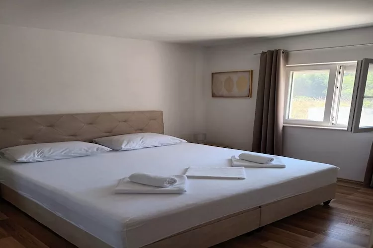 Holiday Home Gabi - Three Bedroom Holiday Home with Terrace and Swimming pool - Schlafzimmer