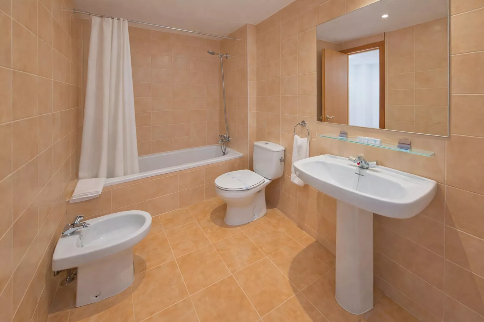 Tossa Apartment 3/2/4 - Bathroom