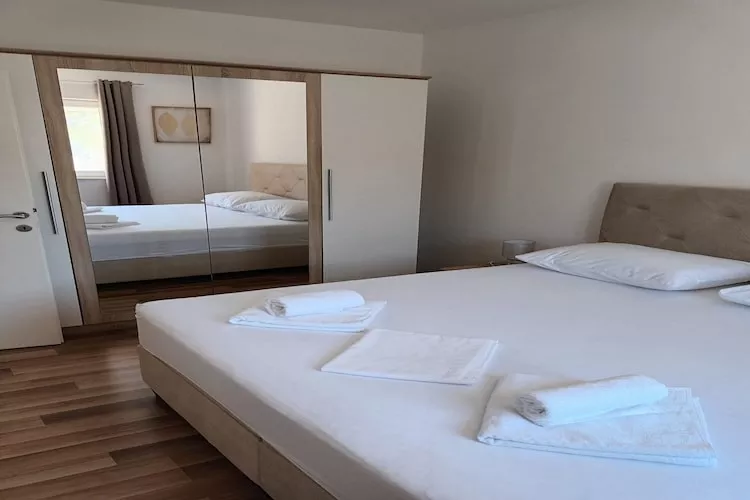 Holiday Home Gabi - Three Bedroom Holiday Home with Terrace and Swimming pool - Schlafzimmer