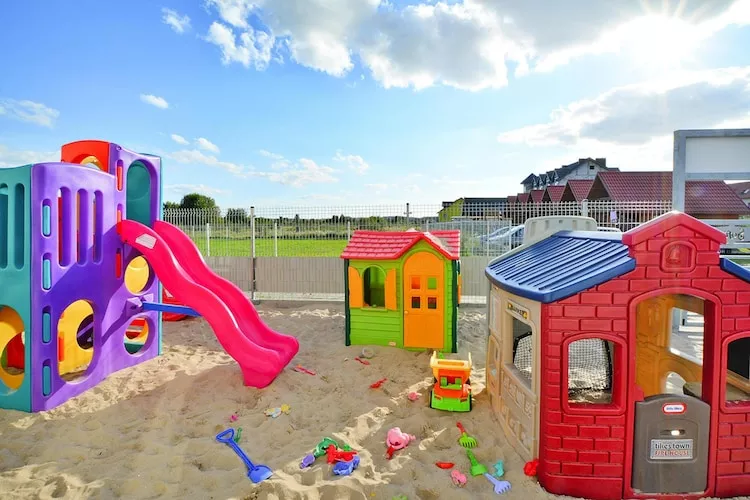 Domy wakacyjne z basenem letnim dla max 4 osób Jarosławiec - Gardens in summer