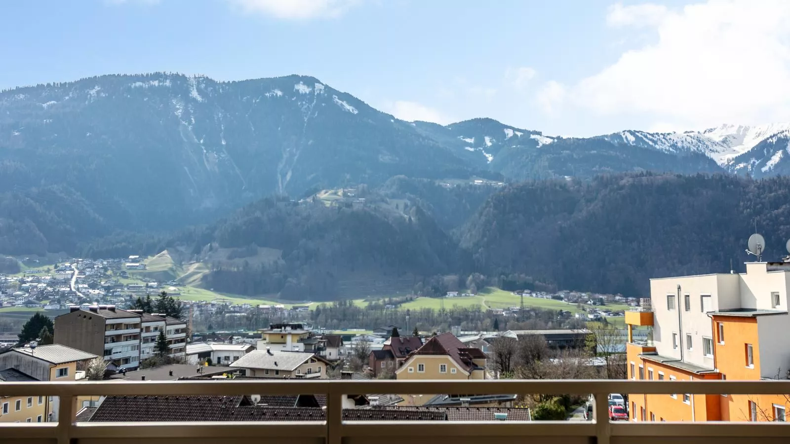 City Apartments Jenbach Top 16 - View in winter