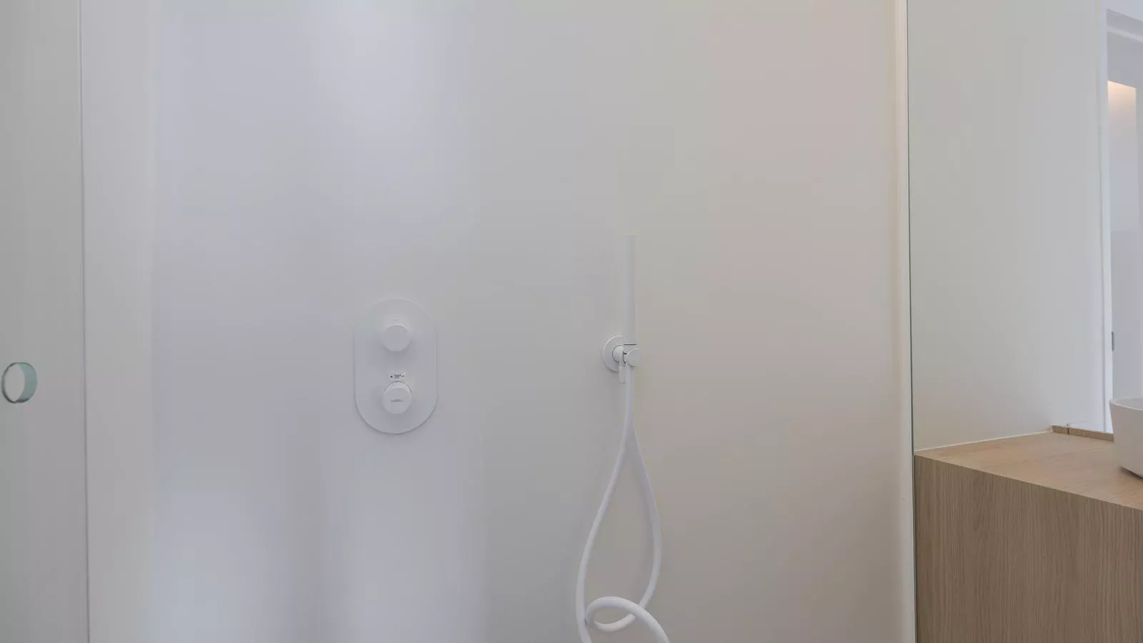 Bel Air - 0201  box 15 - Bathroom