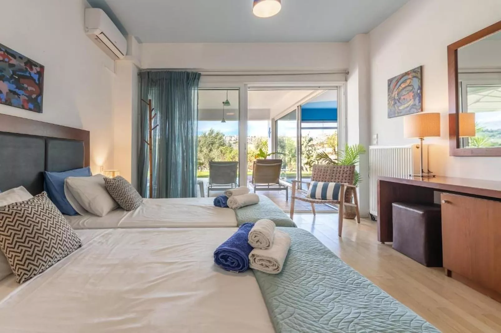 WhiteBlue Spa Villa - Bedroom