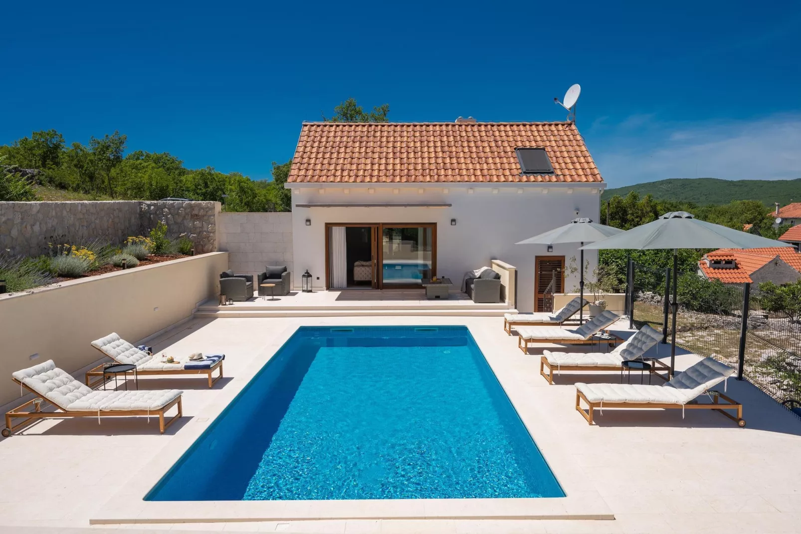 Serenity Retreat Villa - Swimming pool