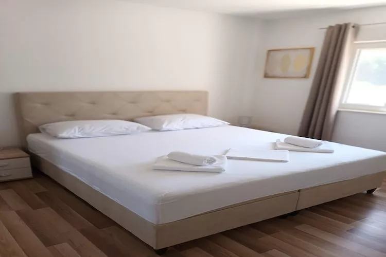 Holiday Home Gabi - Three Bedroom Holiday Home with Terrace and Swimming pool - Schlafzimmer