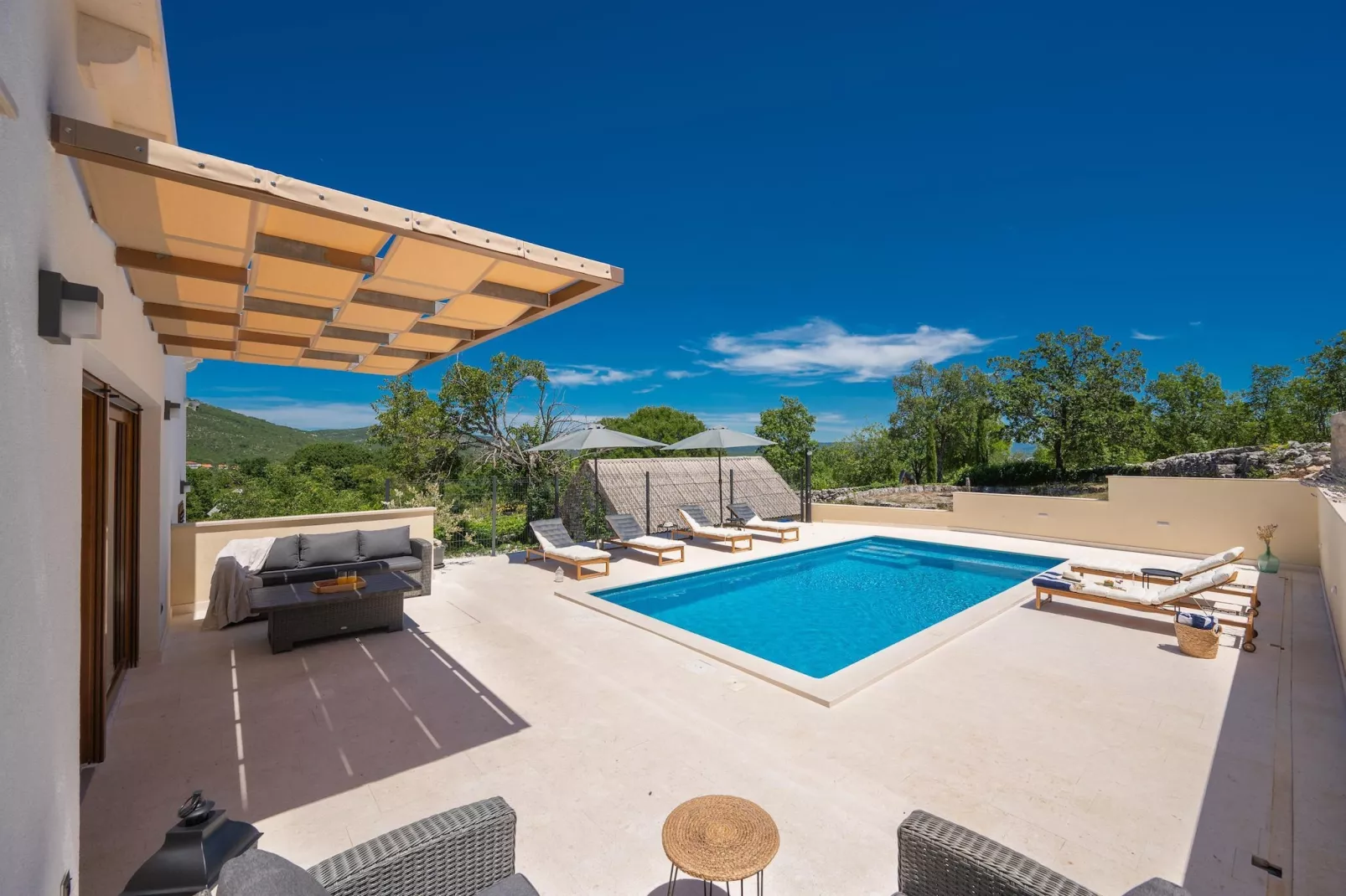 Serenity Retreat Villa - Swimming pool