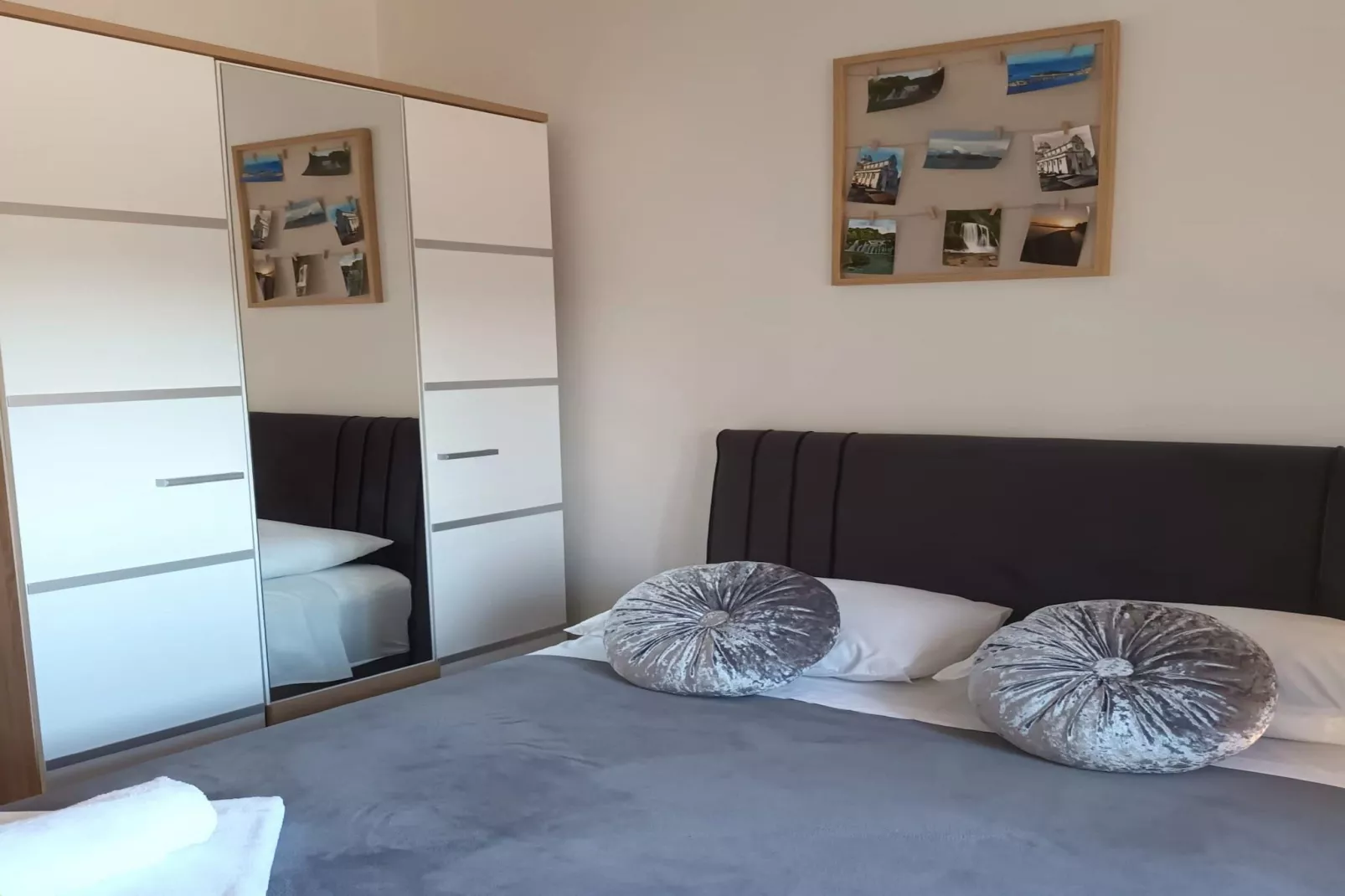 Holiday Home Gabi - Three Bedroom Holiday Home with Terrace and Swimming pool - Schlafzimmer