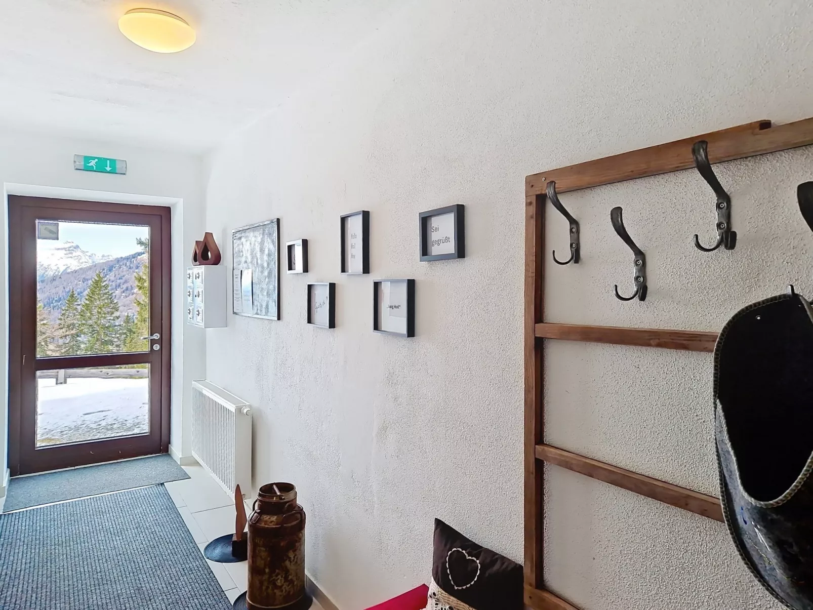 Naviser Hütte - Inside