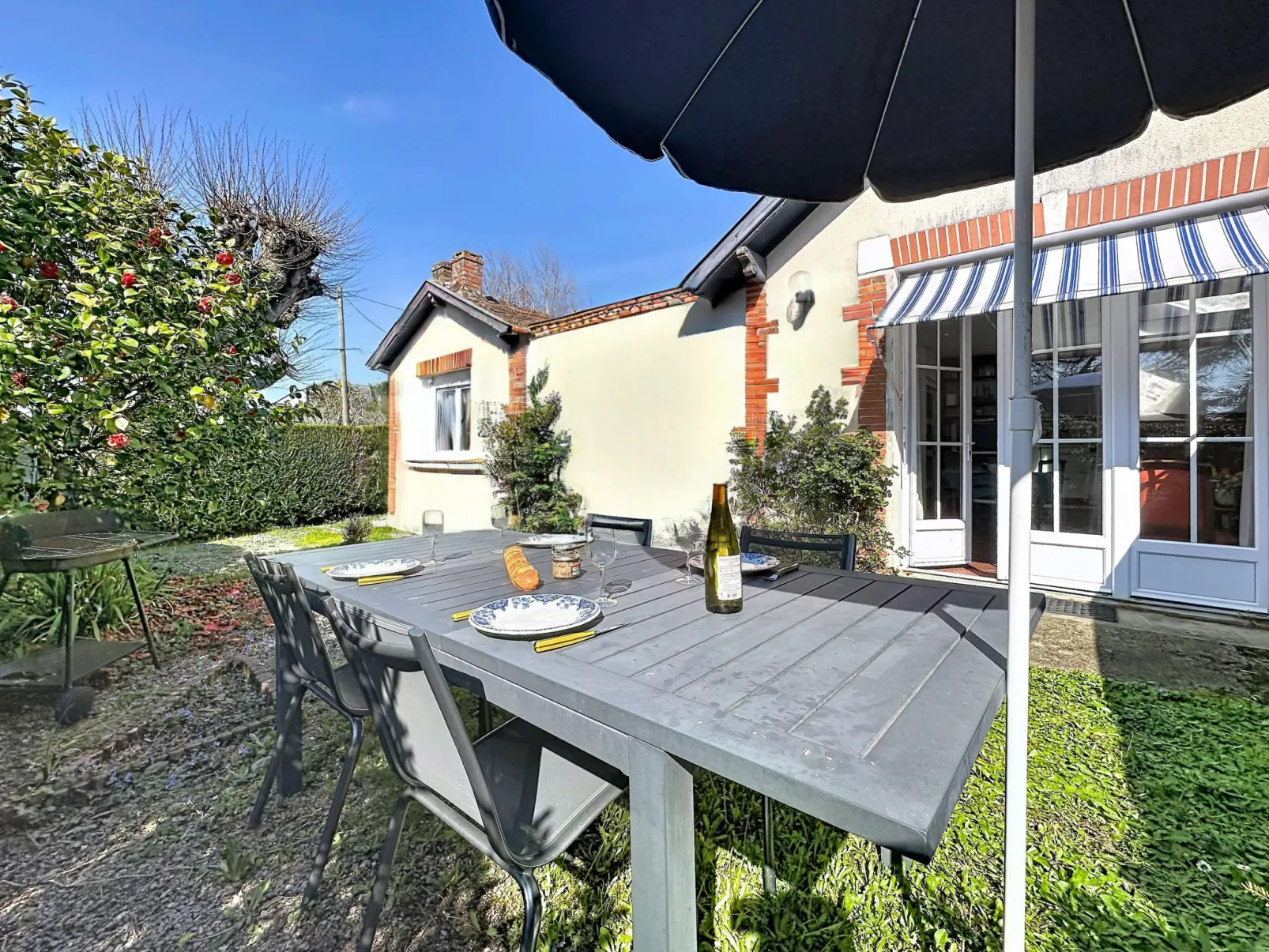 L'Escapade - Draußen