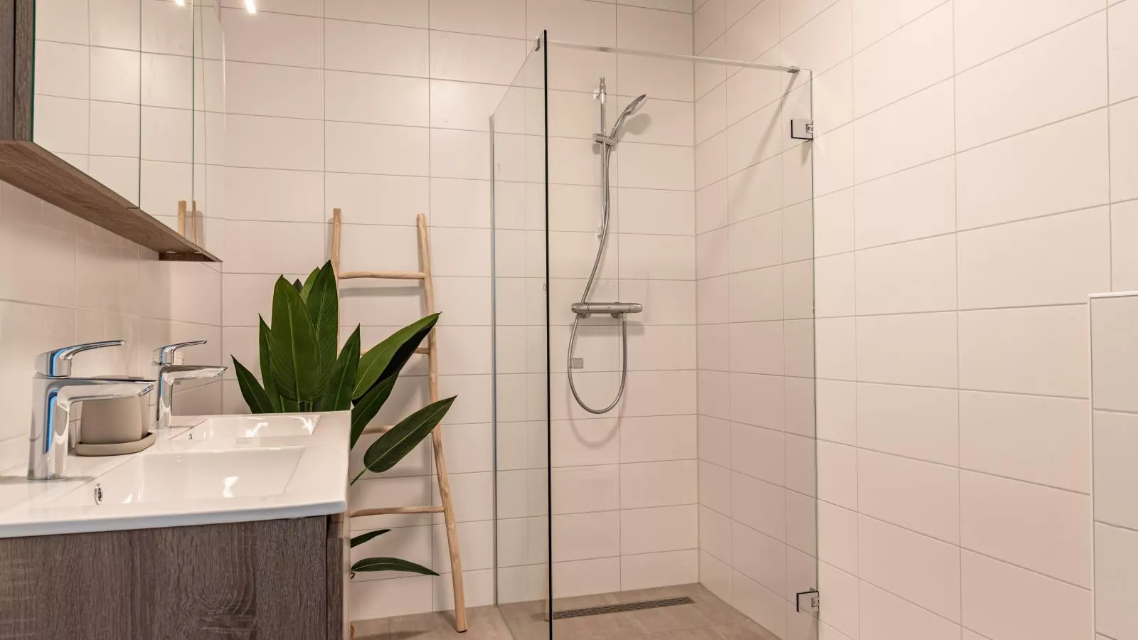 Marina Penthouse Kortgene - Bathroom