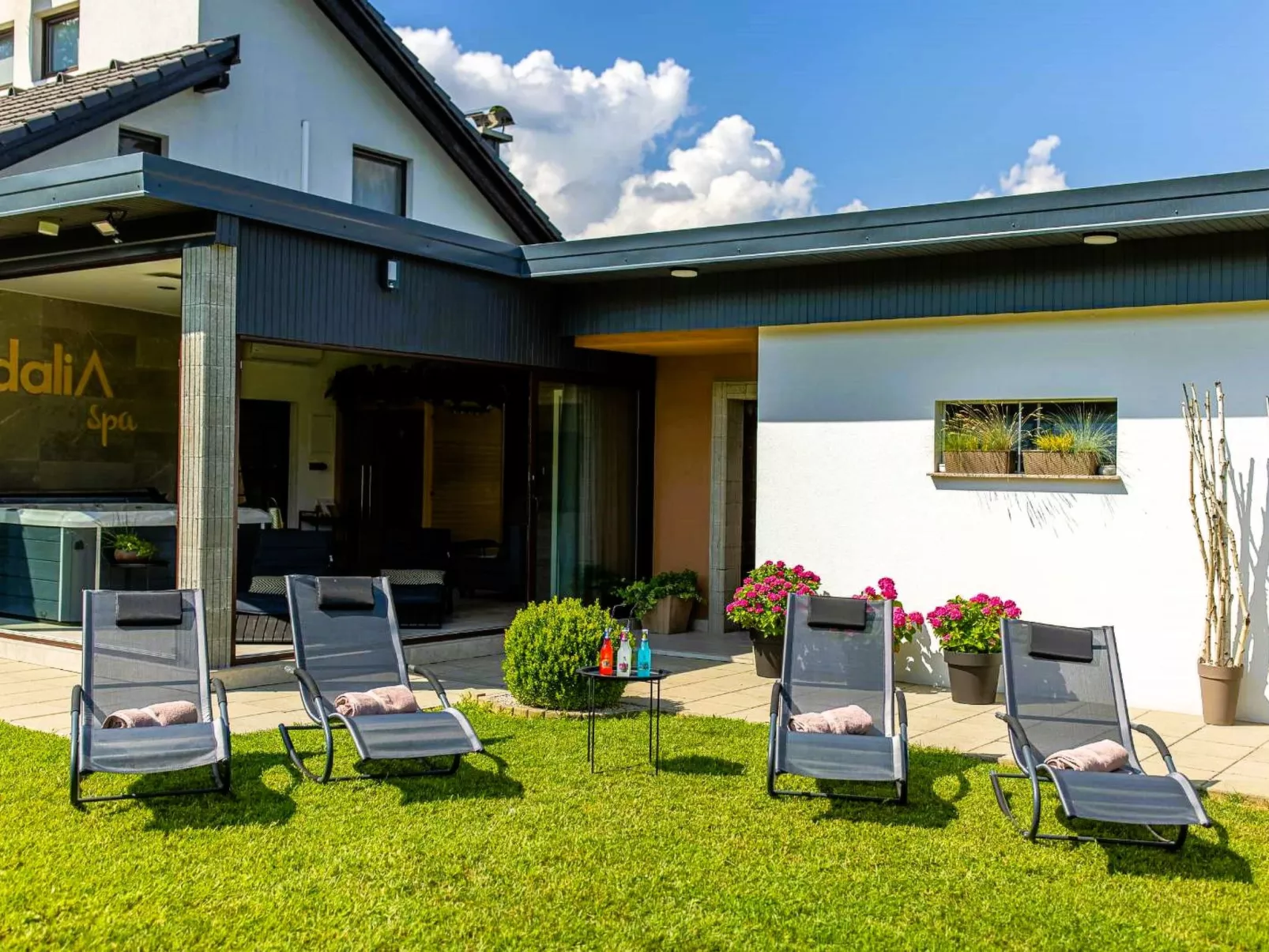 House AdaliA - Draußen