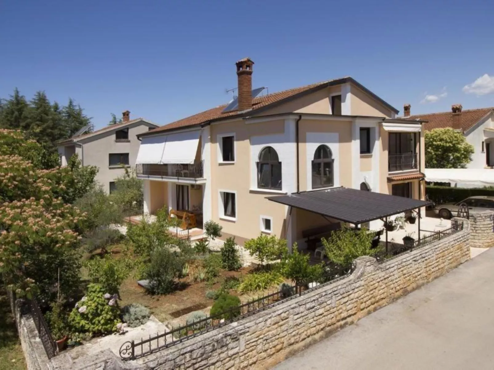 Vera Savic - Outside