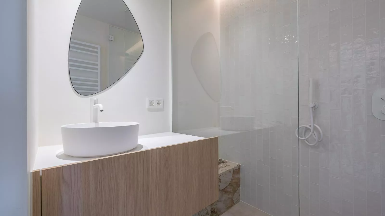 Bel Air - 0201  box 15 - Bathroom