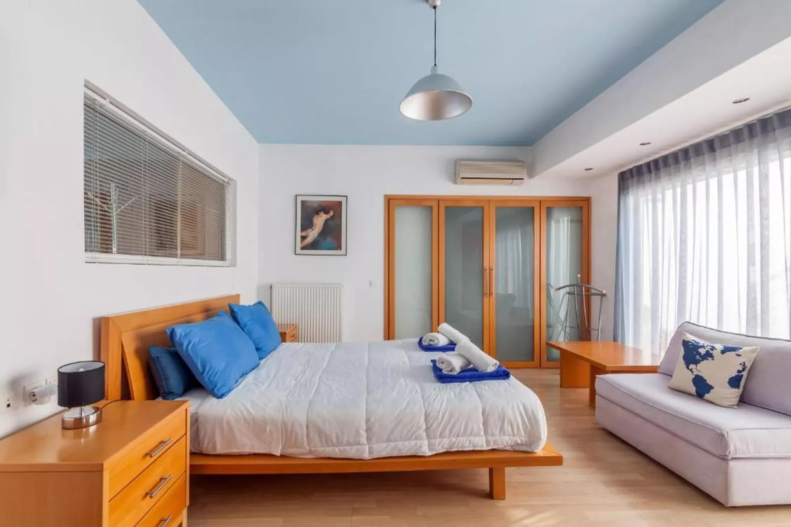 WhiteBlue Spa Villa - Bedroom