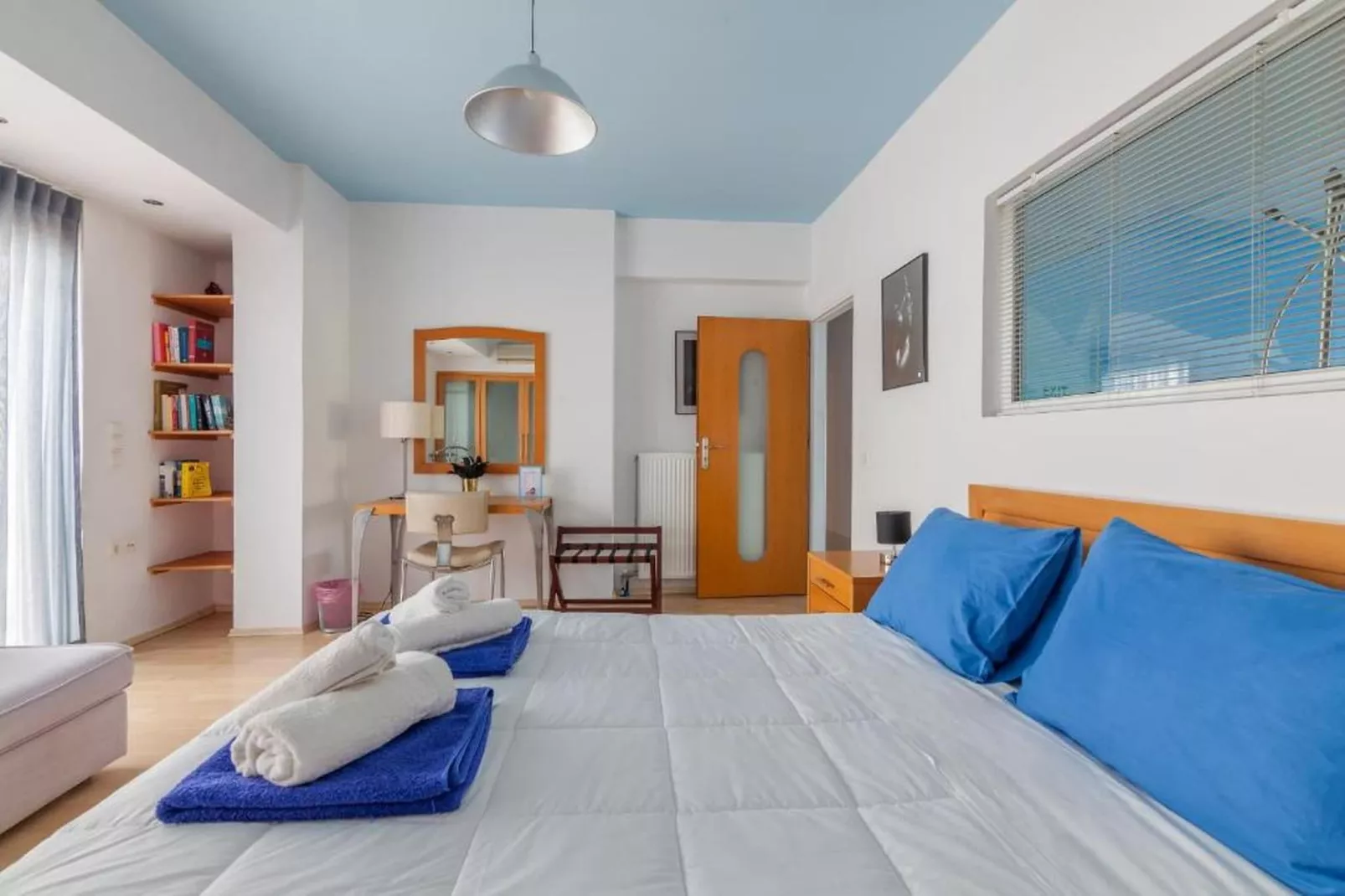 WhiteBlue Spa Villa - Bedroom