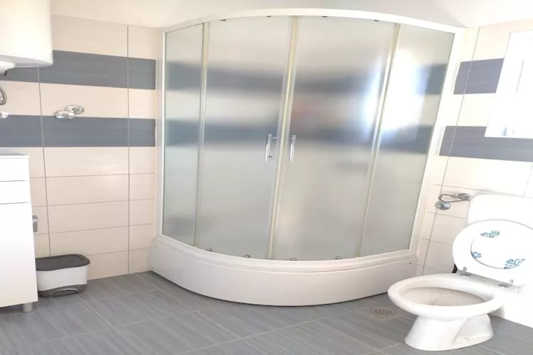 Holiday Home Gabi - Three Bedroom Holiday Home with Terrace and Swimming pool - Badezimmer