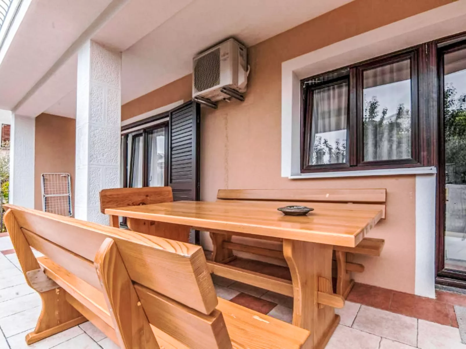 Vera Savic - Outside