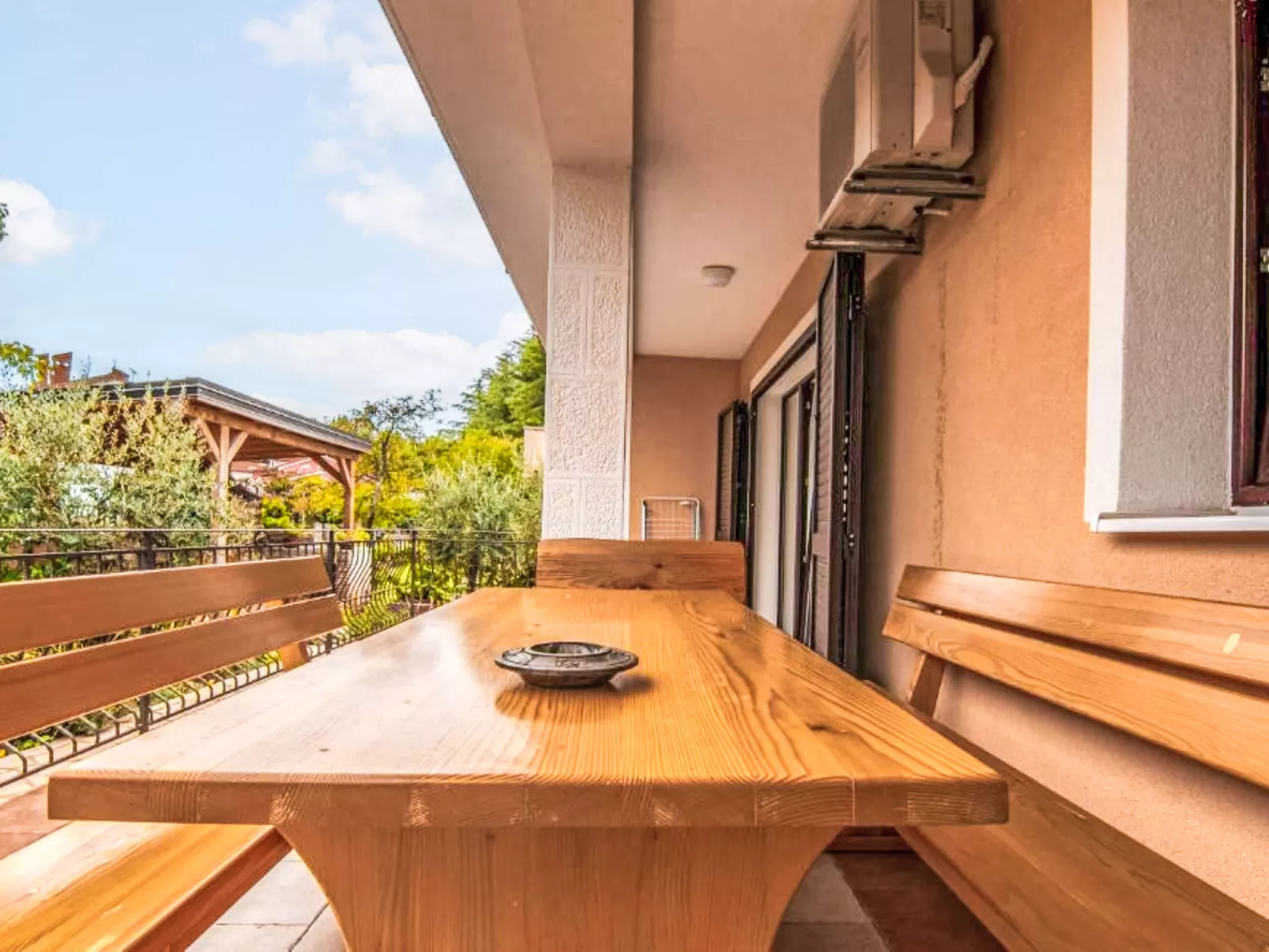 Vera Savic - Outside